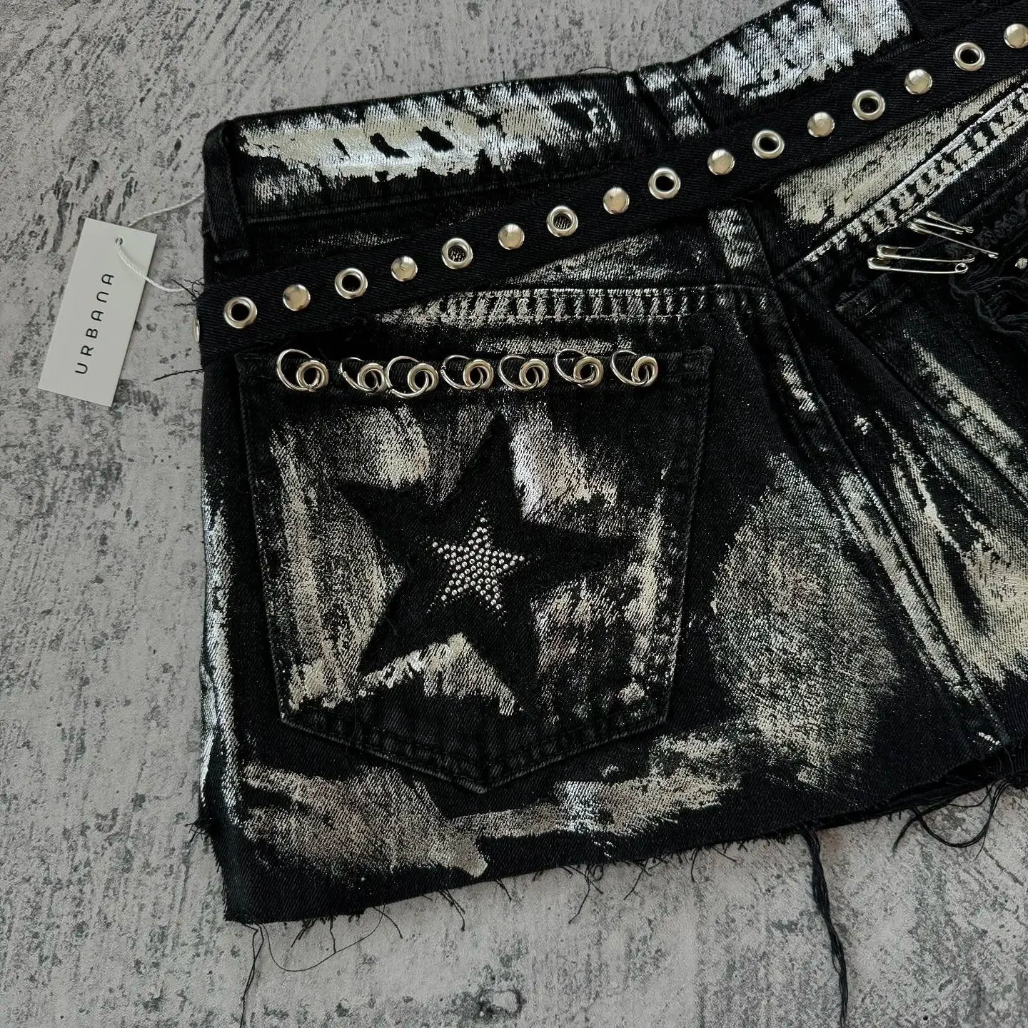 Y2K New Gothic Retro Black Denim Skirt Harajuku Star Graphic Rhinestone Rivet Mini Skirt Sexy Hot Girl Slim Low Waist Hip Skirts