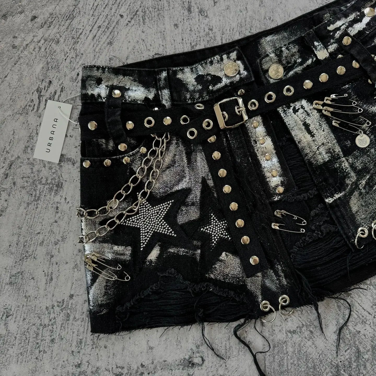 Y2K New Gothic Retro Black Denim Skirt Harajuku Star Graphic Rhinestone Rivet Mini Skirt Sexy Hot Girl Slim Low Waist Hip Skirts