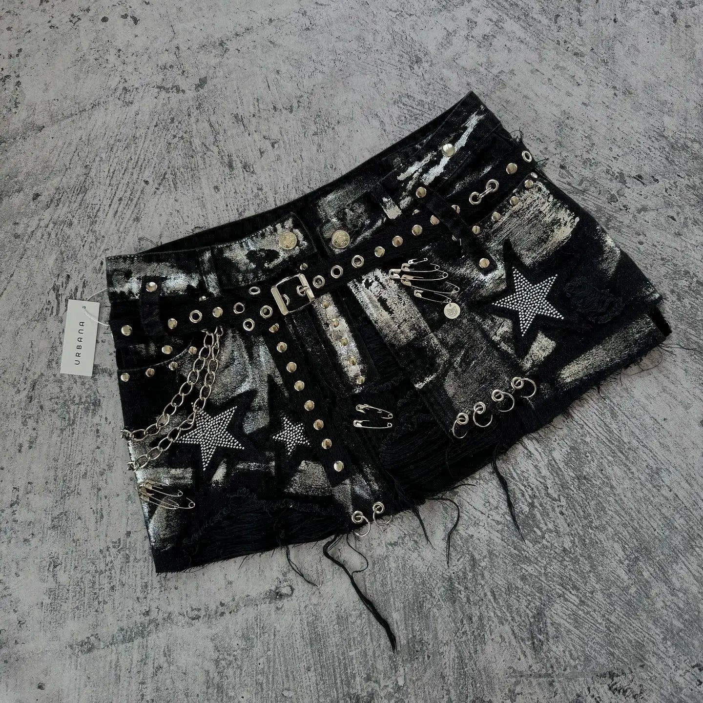 Y2K New Gothic Retro Black Denim Skirt Harajuku Star Graphic Rhinestone Rivet Mini Skirt Sexy Hot Girl Slim Low Waist Hip Skirts